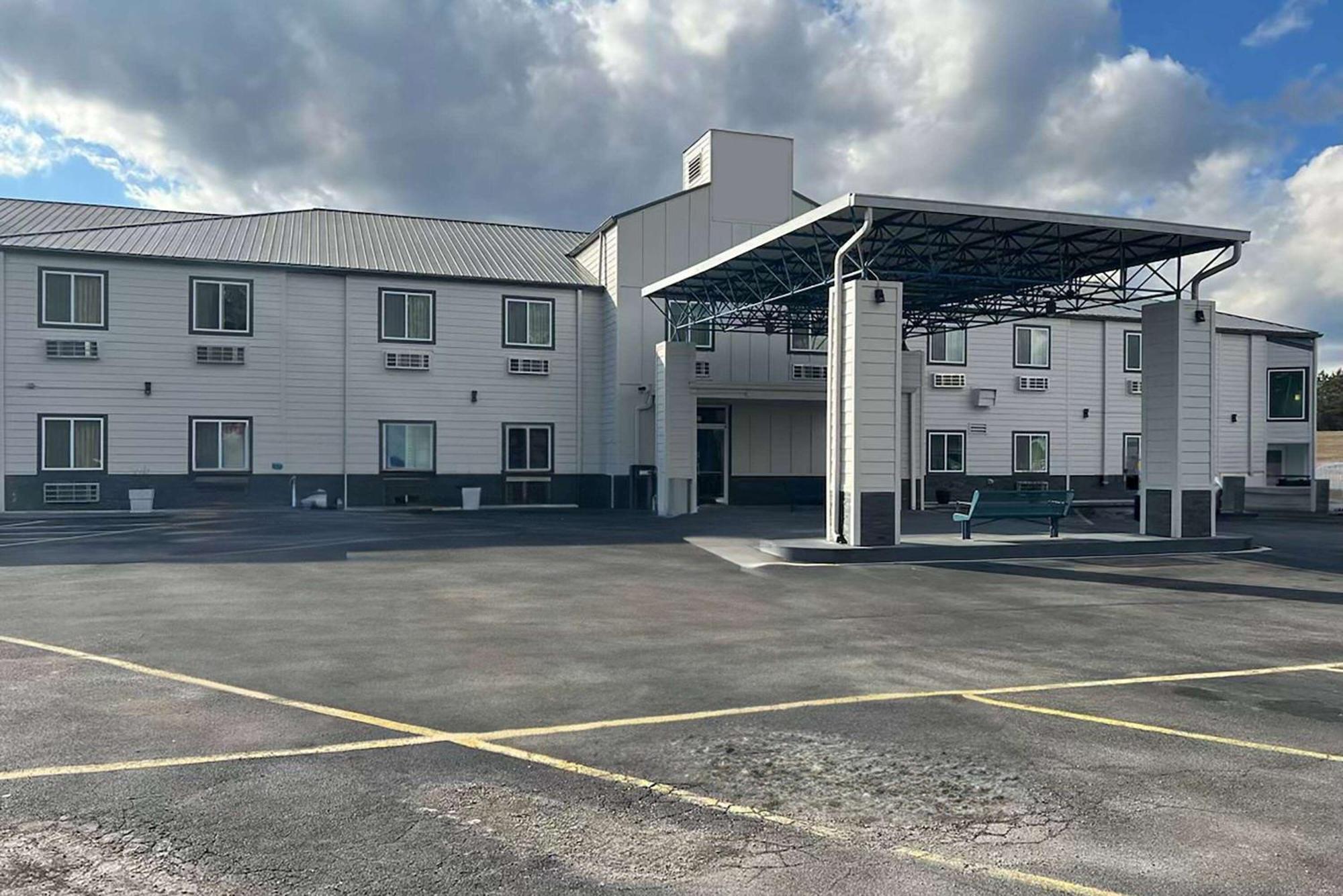 Baymont By Wyndham Athens, Tn Hotel Exterior photo